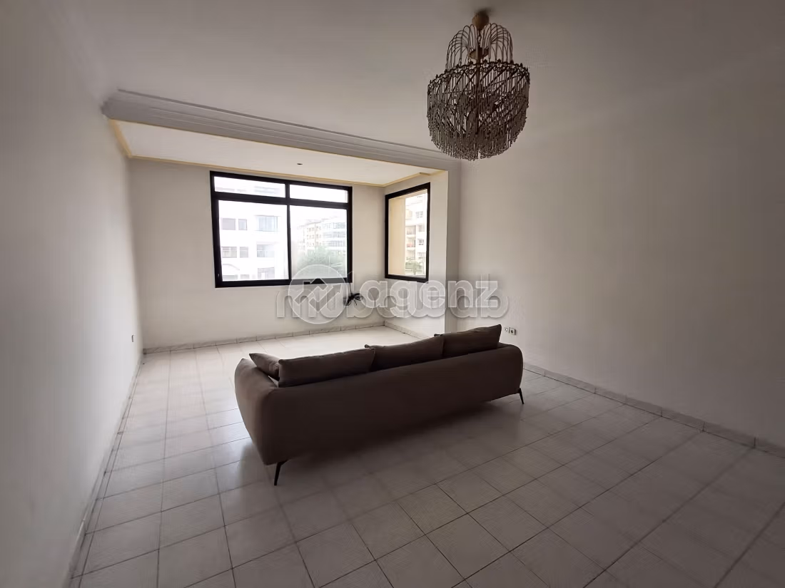 Apartment to purchase. Area 416 m². Lift and garage