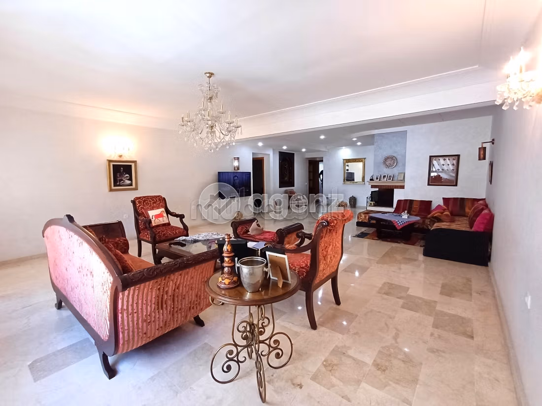 Apartment for sale in Les princesses. 2 lovely rooms. Carpark and elevator