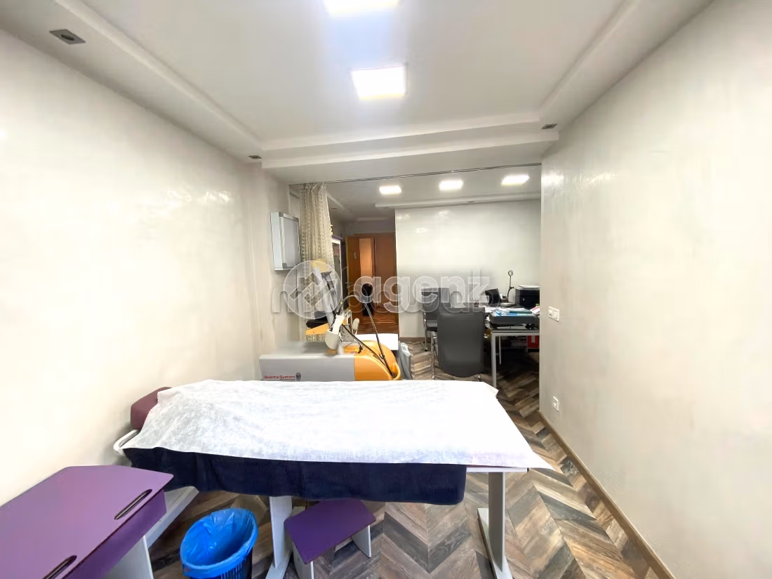 Kantoorruimte huren in Beauséjour. Oppervlakte 68 m². Lift en garage