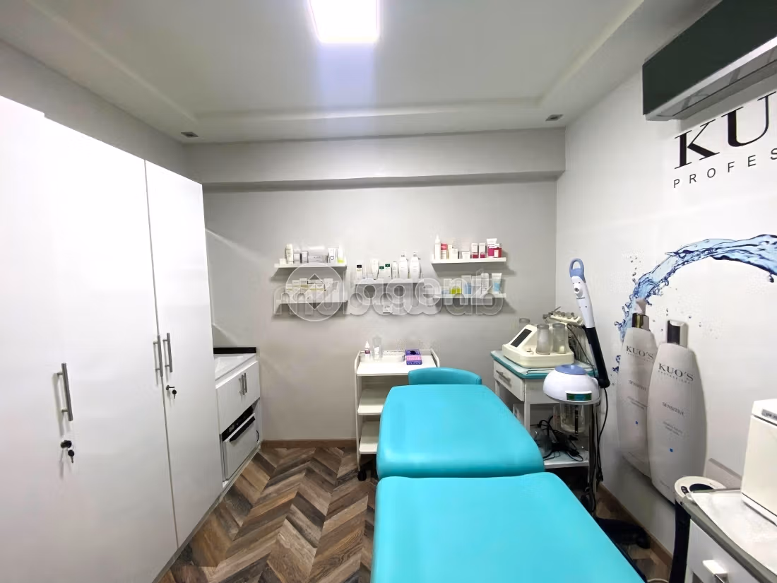 Kantoorruimte huren in Beauséjour. Oppervlakte 68 m². Lift en garage