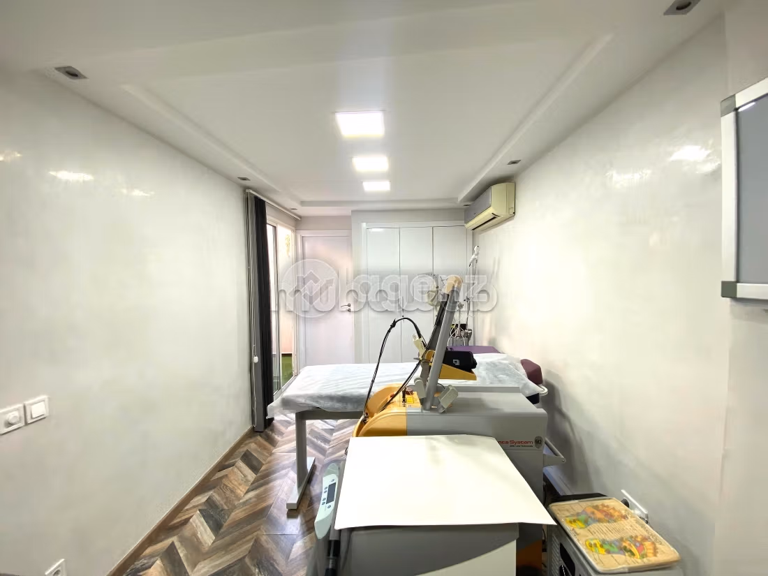 Kantoorruimte huren in Beauséjour. Oppervlakte 68 m². Lift en garage