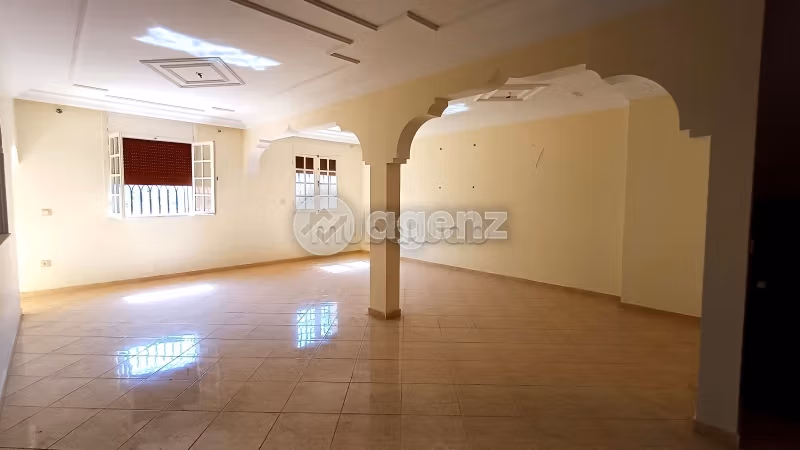 Magnífica villa en venta en La Siesta. Superficie de 227 m². Espacios verdes, Balcón