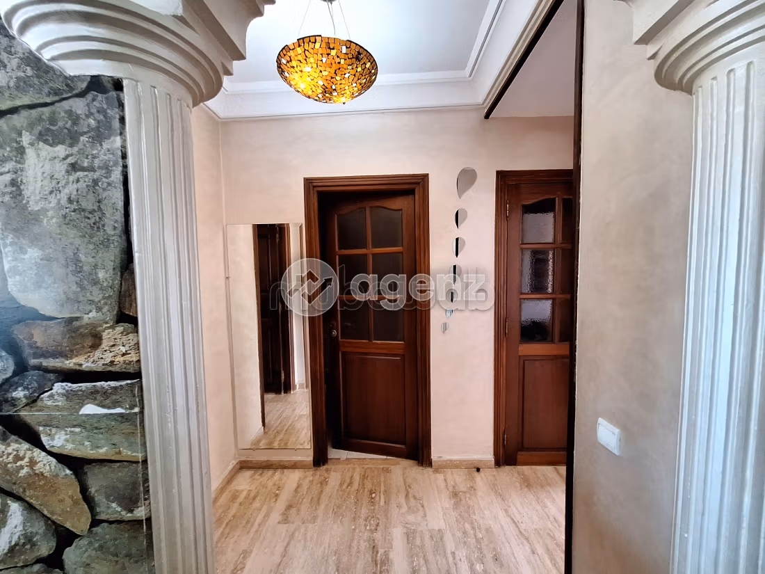 Sell apartment in Les Hôpitaux. Total area 177 m². Carpark and elevator