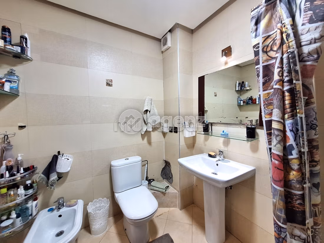Sell apartment in Les Hôpitaux. Total area 177 m². Carpark and elevator