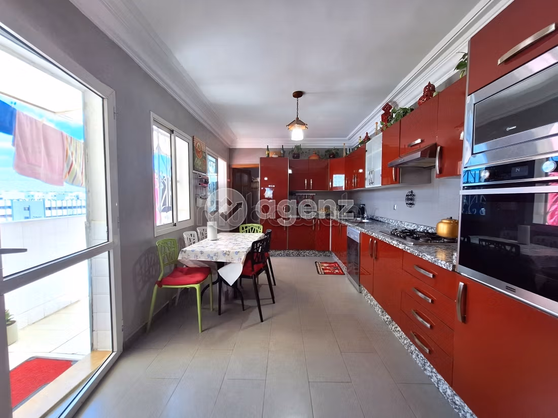 Sell apartment in Les Hôpitaux. Total area 177 m². Carpark and elevator