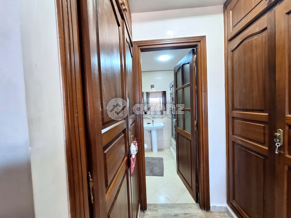 Sell apartment in Les Hôpitaux. Total area 177 m². Carpark and elevator