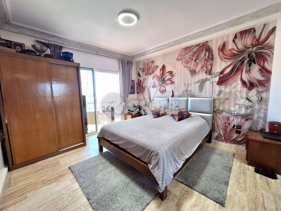 Sell apartment in Les Hôpitaux. Total area 177 m². Carpark and elevator
