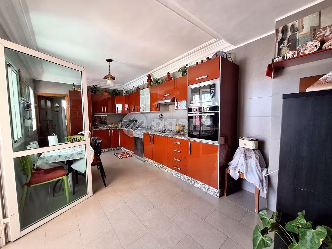 Sell apartment in Les Hôpitaux. Total area 177 m². Carpark and elevator