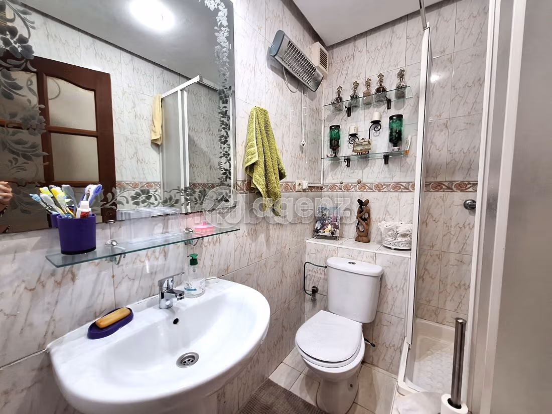Sell apartment in Les Hôpitaux. Total area 177 m². Carpark and elevator