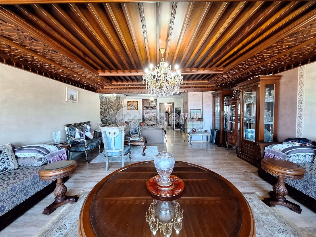 Sell apartment in Les Hôpitaux. Total area 177 m². Carpark and elevator