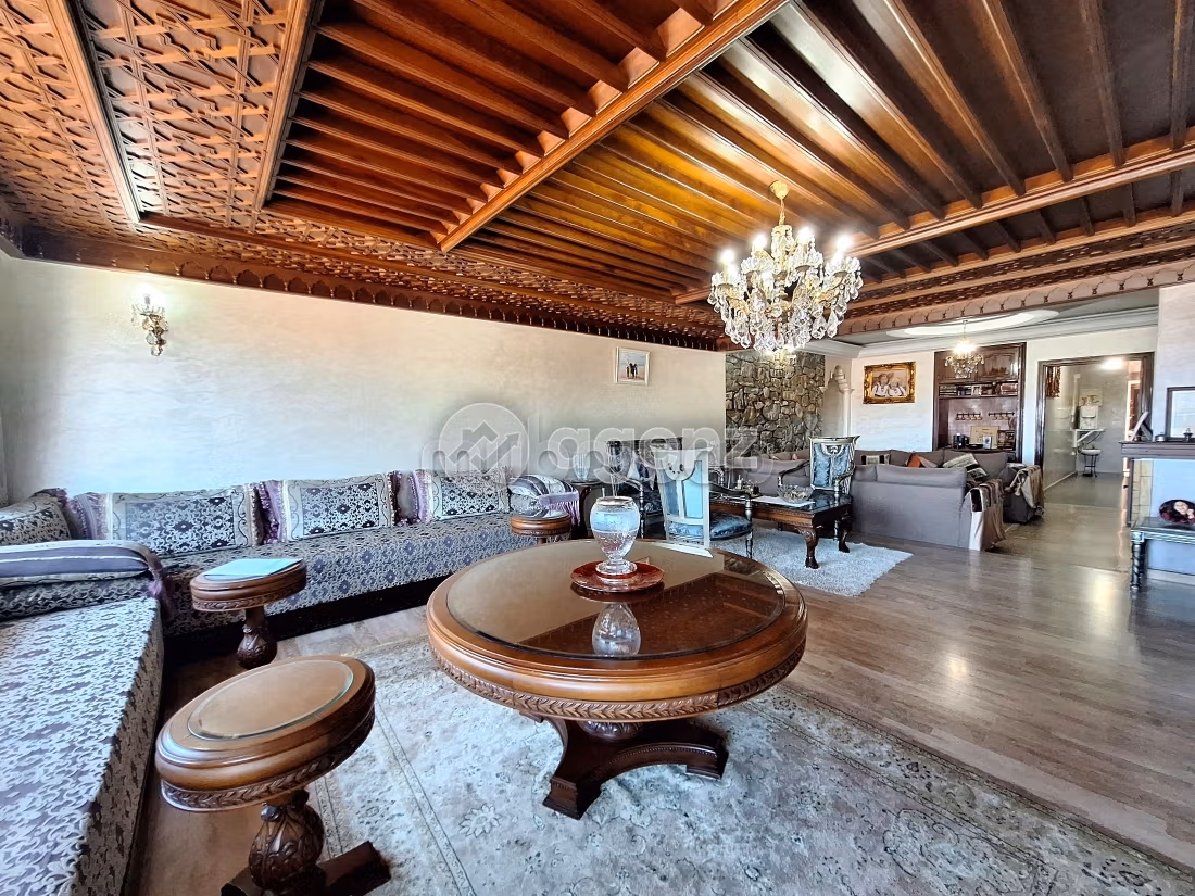 Sell apartment in Les Hôpitaux. Total area 177 m². Carpark and elevator