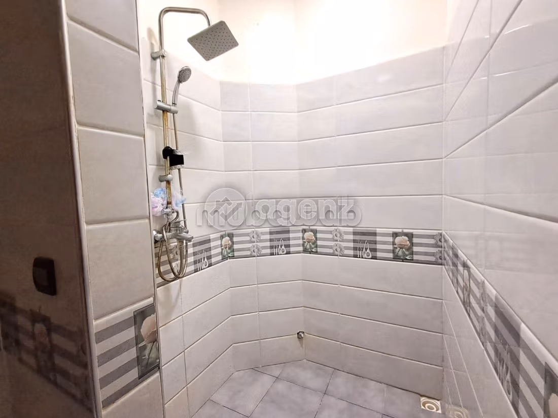 Fabulous house for sale in Californie. 9 rooms. Carpark, Balcony