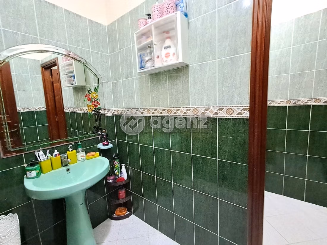 Fabulous house for sale in Californie. 9 rooms. Carpark, Balcony