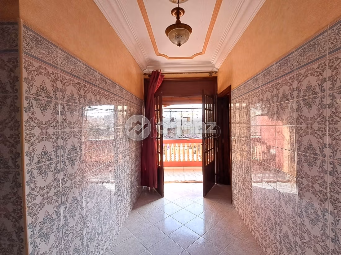 Fabulous house for sale in Californie. 9 rooms. Carpark, Balcony
