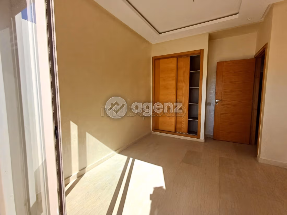 Bonito piso en venta en Laymoune. 2 bonitas habitaciones. Cocina equipada