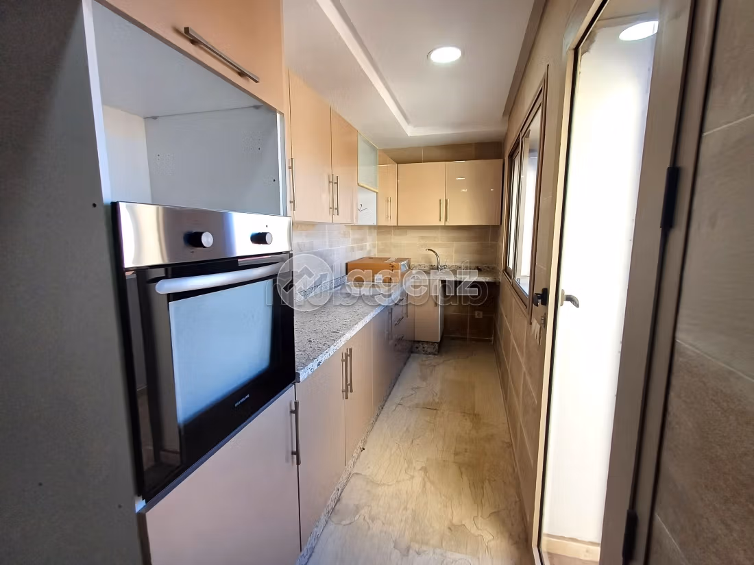 Bonito piso en venta en Laymoune. 2 bonitas habitaciones. Cocina equipada