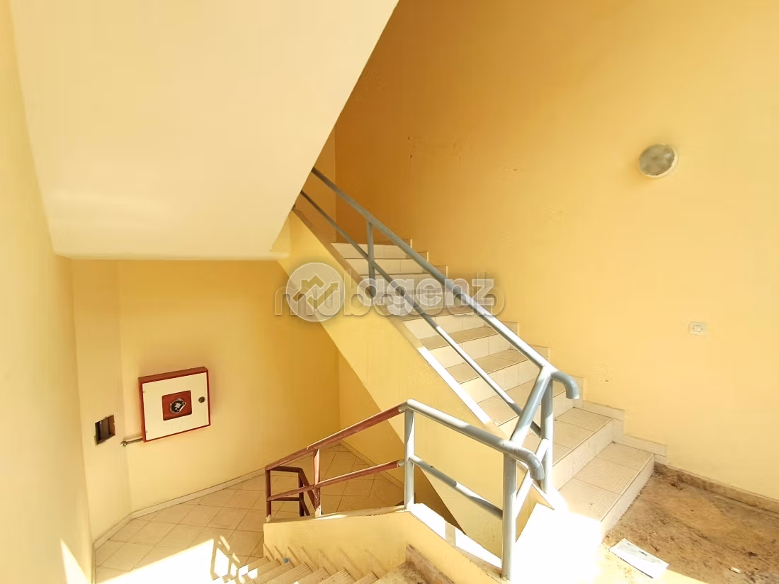 Commerce à louer 895 m² Zone industrielle Mohammedia
