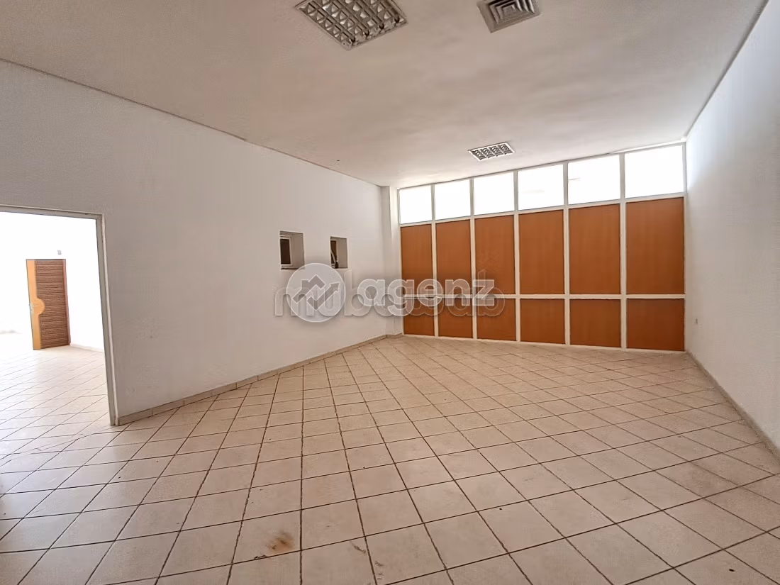 Commerce à louer 895 m² Zone industrielle Mohammedia