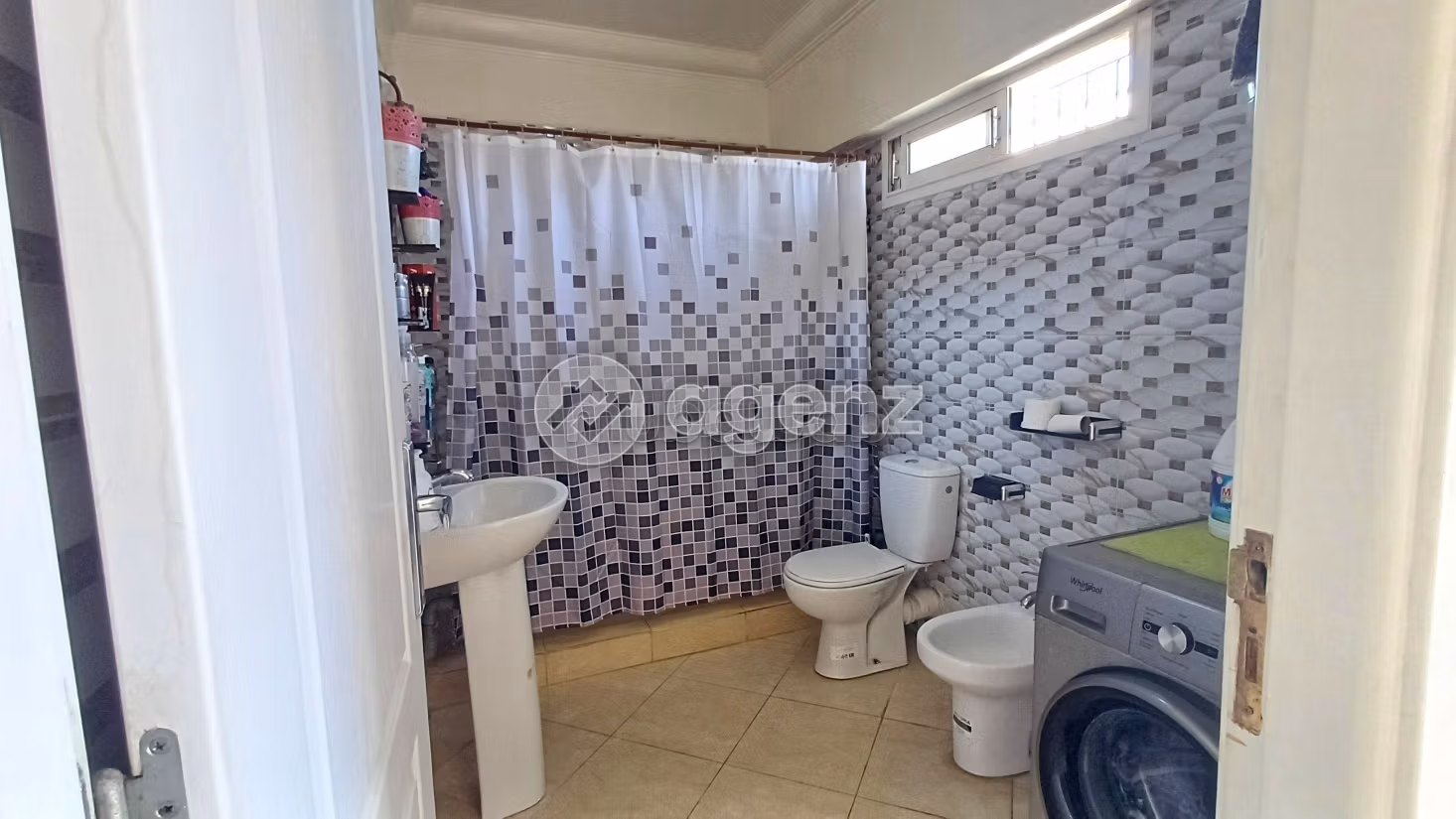 Vendita appartamento. Superficie totale 152 m². Ascensore e posto auto