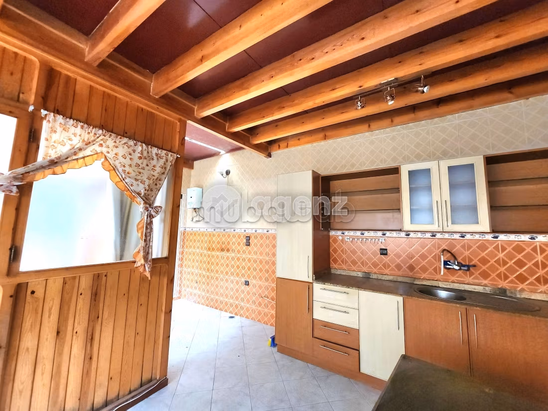 Appartamento da acquistare a Hay Houda. Superficie di 139 m². Terrazzo e giardino