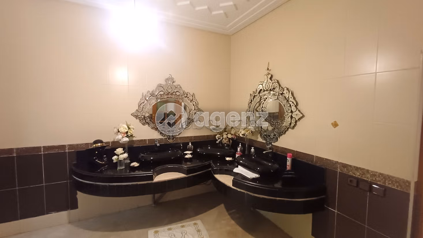 Residenza di lusso in vendita a Route Immouzer. 5 camere. Giardino e posto auto