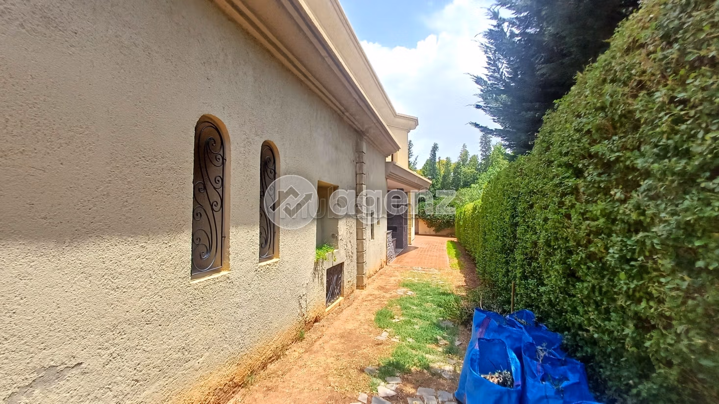 Residenza di lusso in vendita a Route Immouzer. 5 camere. Giardino e posto auto