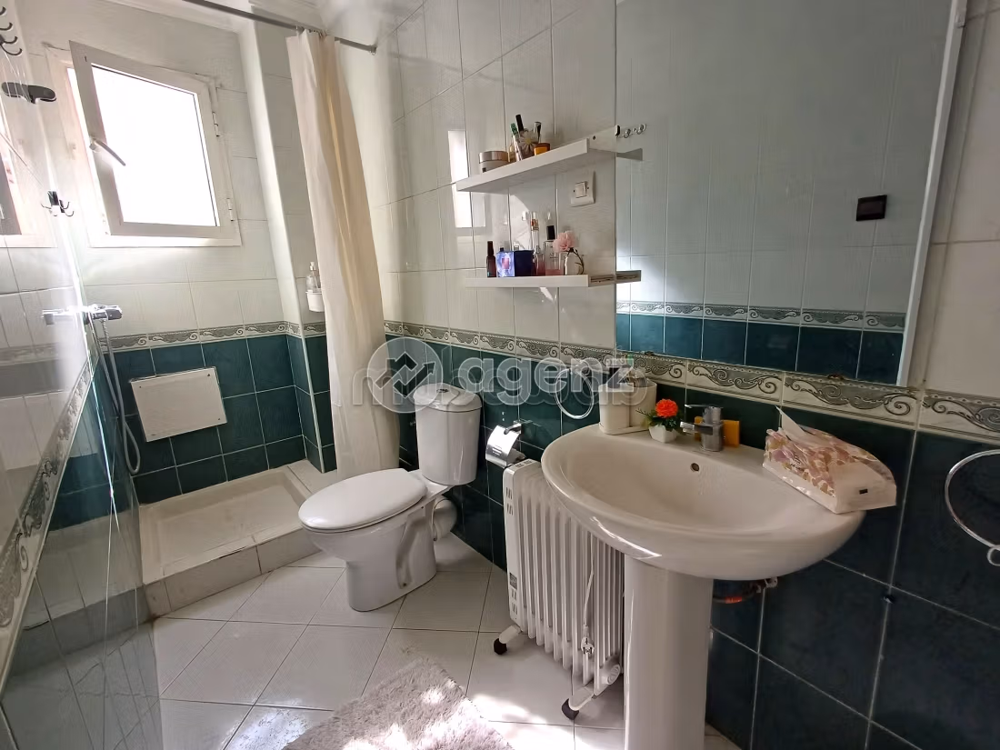 Splendido appartamento da acquistare a Bourgogne Ouest. 2 camere. Posto auto e terrazzo