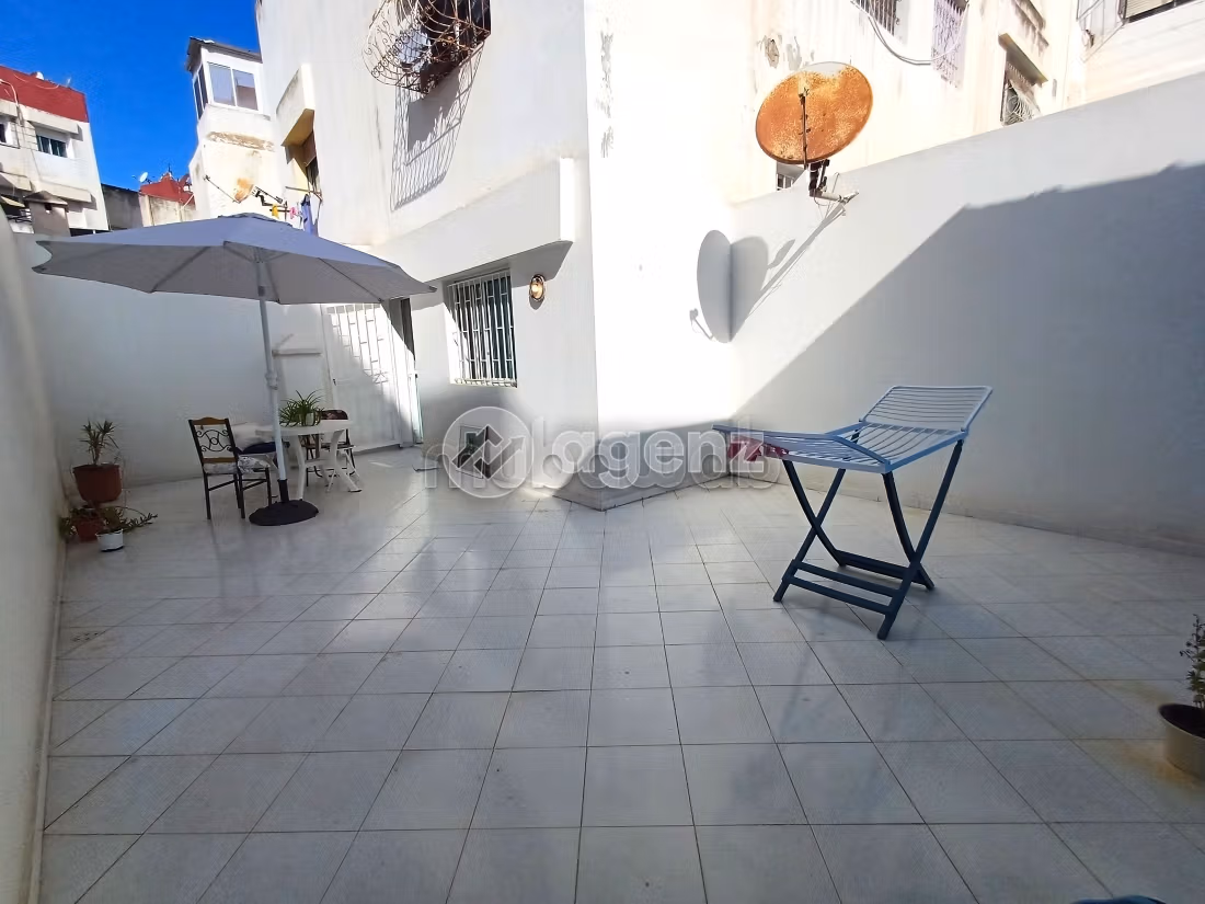 Splendido appartamento da acquistare a Bourgogne Ouest. 2 camere. Posto auto e terrazzo