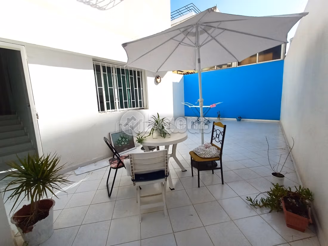 Splendido appartamento da acquistare a Bourgogne Ouest. 2 camere. Posto auto e terrazzo