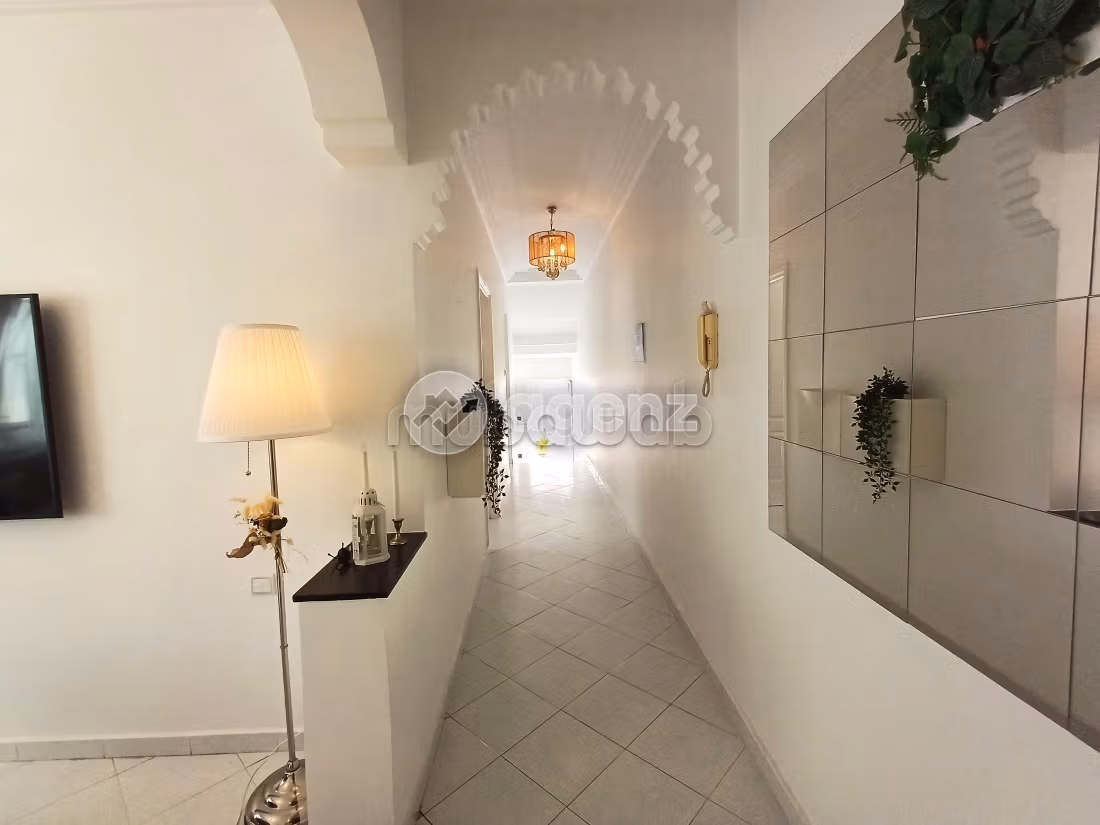Splendido appartamento da acquistare a Bourgogne Ouest. 2 camere. Posto auto e terrazzo