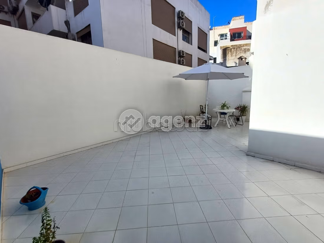 Splendido appartamento da acquistare a Bourgogne Ouest. 2 camere. Posto auto e terrazzo