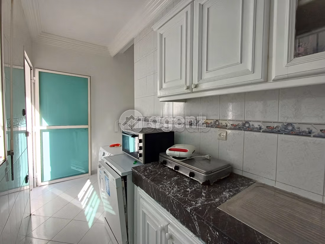 Splendido appartamento da acquistare a Bourgogne Ouest. 2 camere. Posto auto e terrazzo