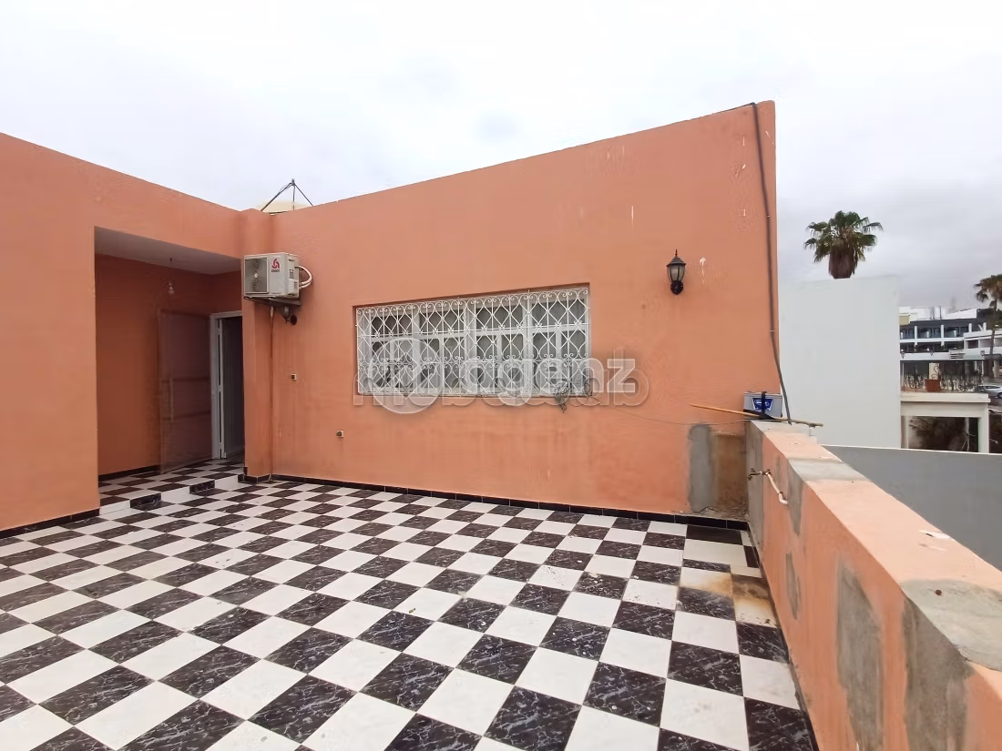 Luxury Villa for sale in Siusse. 6 rooms. Private garden, Cellar