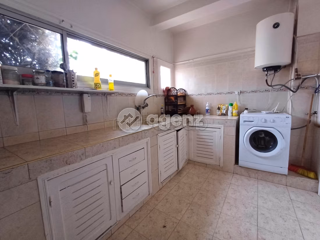 Luxury Villa for sale in Siusse. 6 rooms. Private garden, Cellar