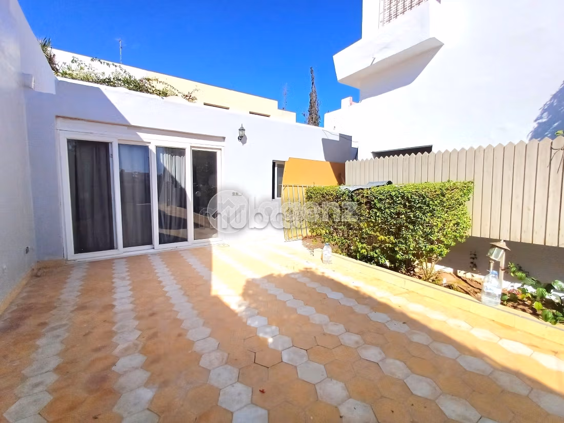 Luxury Villa for sale in Siusse. 6 rooms. Private garden, Cellar