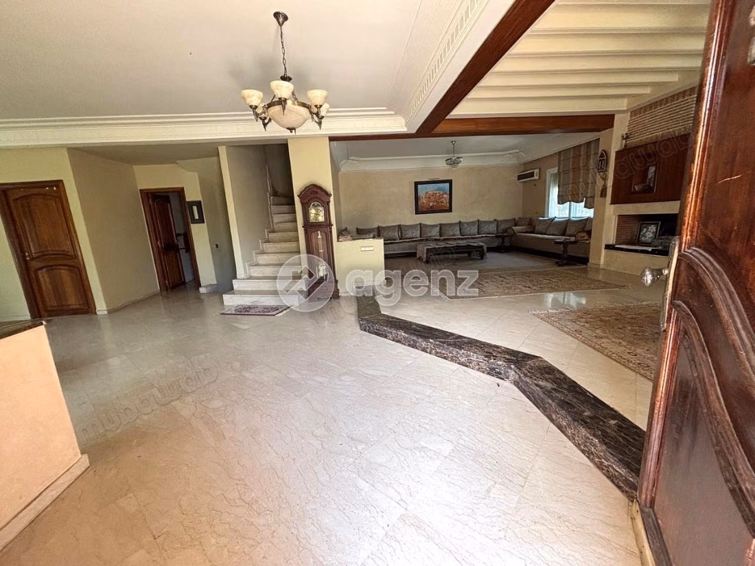 Magnificent villa for sale in Sidi Maarouf. 7 rooms. Parking spaces and garden