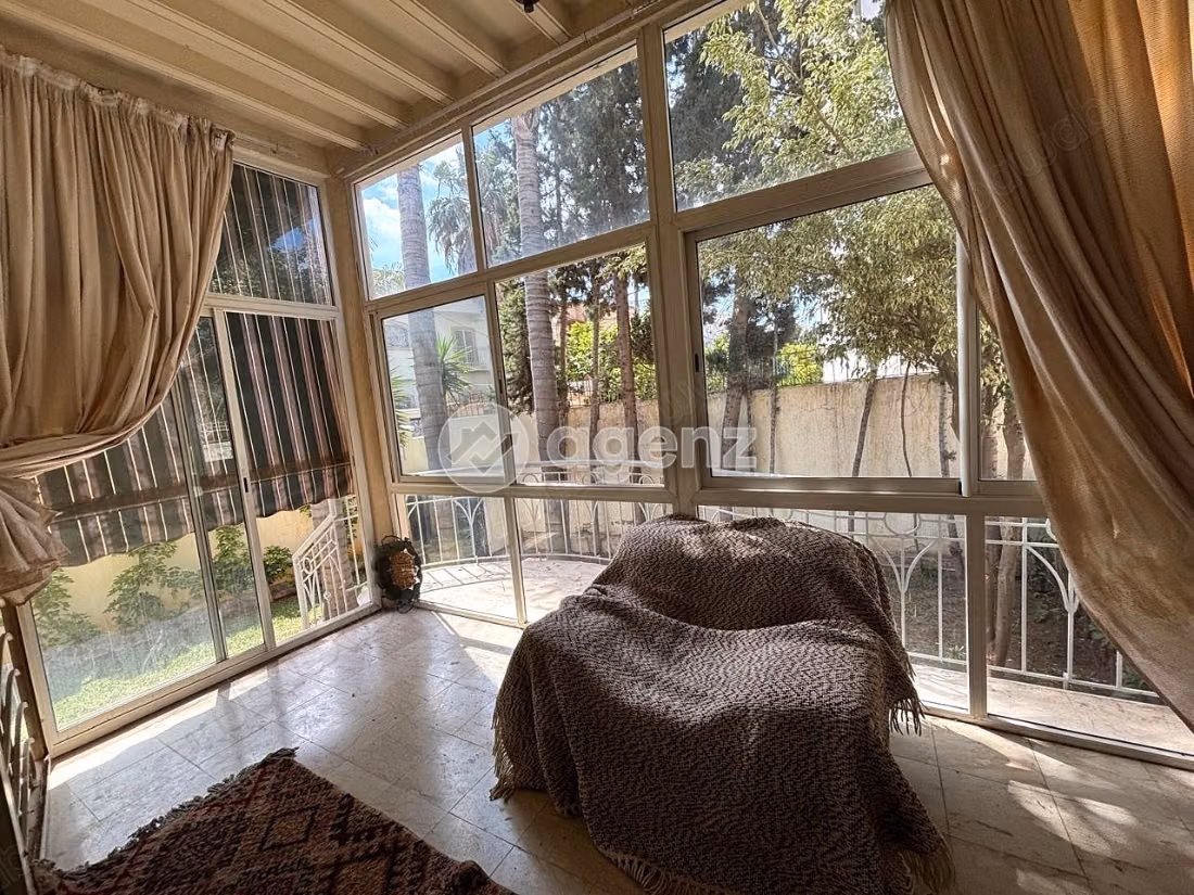 Magnificent villa for sale in Sidi Maarouf. 7 rooms. Parking spaces and garden