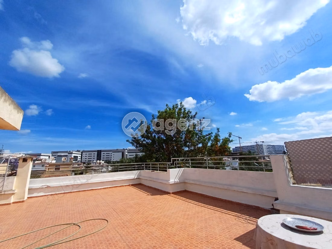 Magnificent villa for sale in Sidi Maarouf. 7 rooms. Parking spaces and garden
