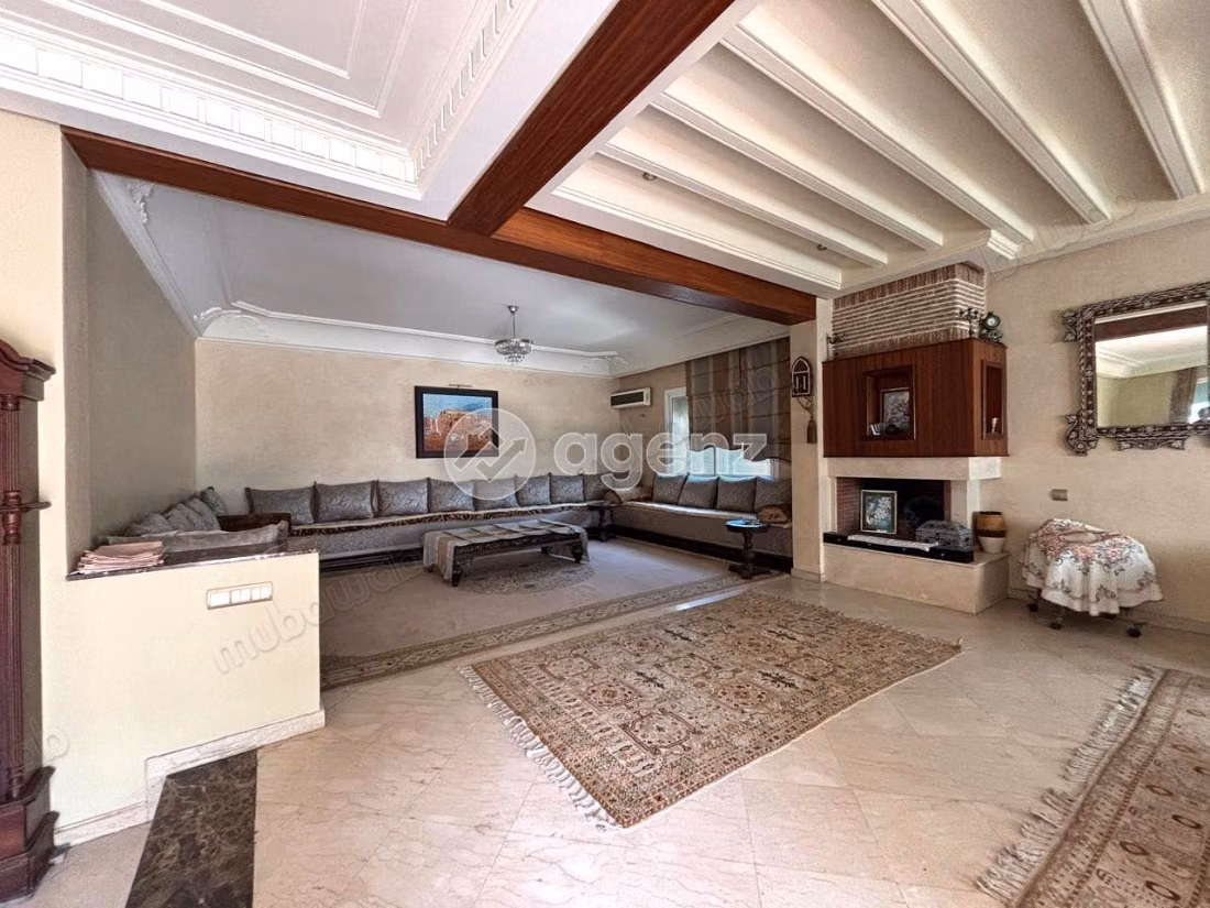 Magnificent villa for sale in Sidi Maarouf. 7 rooms. Parking spaces and garden