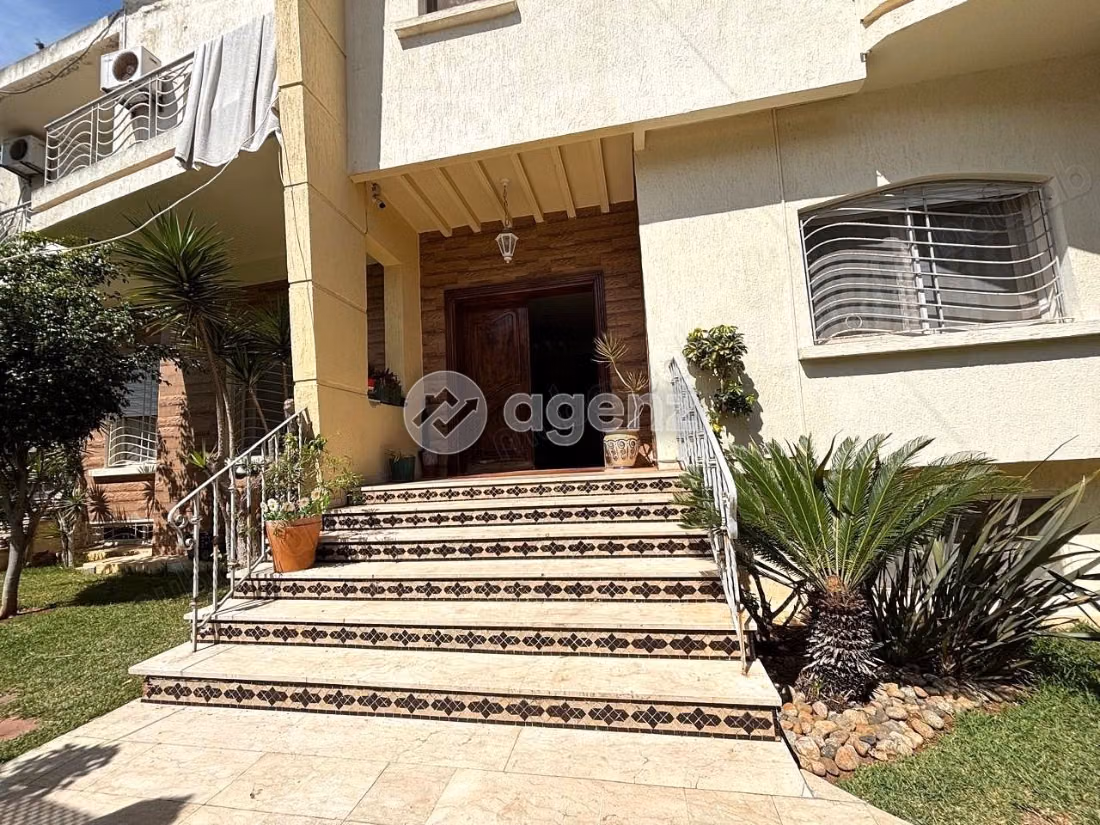 Magnificent villa for sale in Sidi Maarouf. 7 rooms. Parking spaces and garden