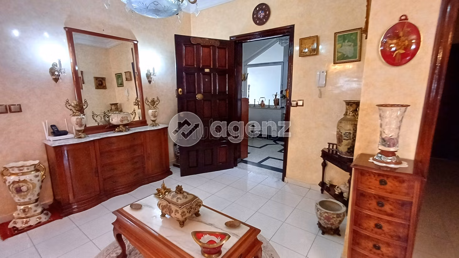 Magnífico piso en venta en Alia. Dimensión 254 m². Terraza y ascensor