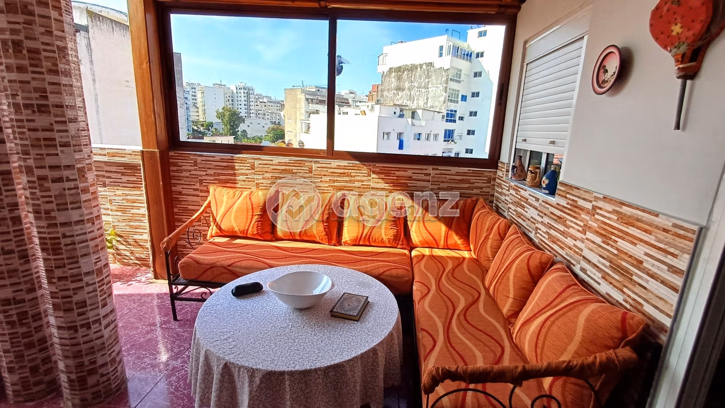 Magnífico piso en venta en Alia. Dimensión 254 m². Terraza y ascensor