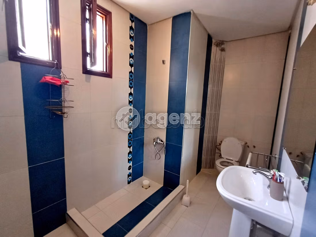 Magnifica villa in vendita a Route Immouzer. Superficie di 568 m². Terrazzo e garage
