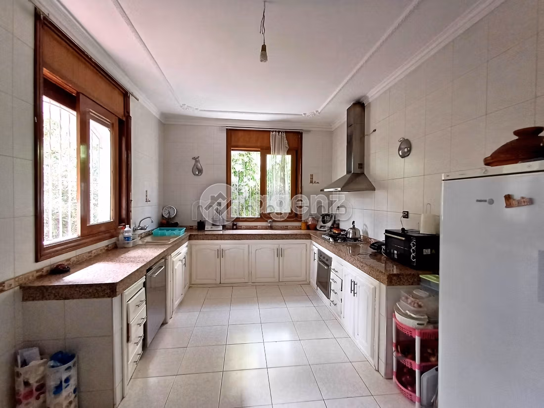 Magnifica villa in vendita a Route Immouzer. Superficie di 568 m². Terrazzo e garage