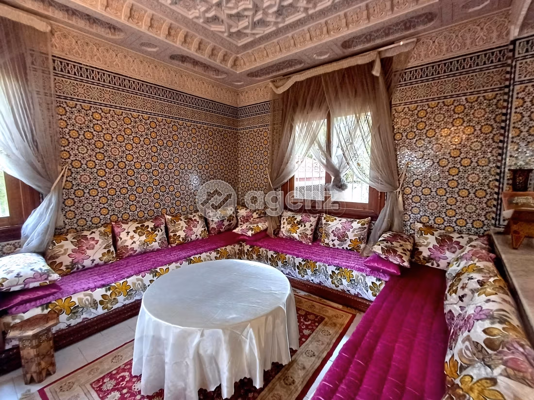 Magnifica villa in vendita a Route Immouzer. Superficie di 568 m². Terrazzo e garage
