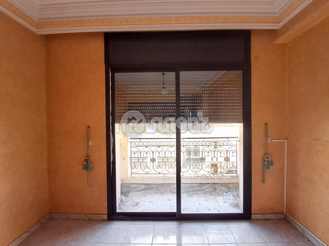 Appartamento da acquistare a Derb Ben Houmane. 3 belle camere da letto. Terrazzo e garage