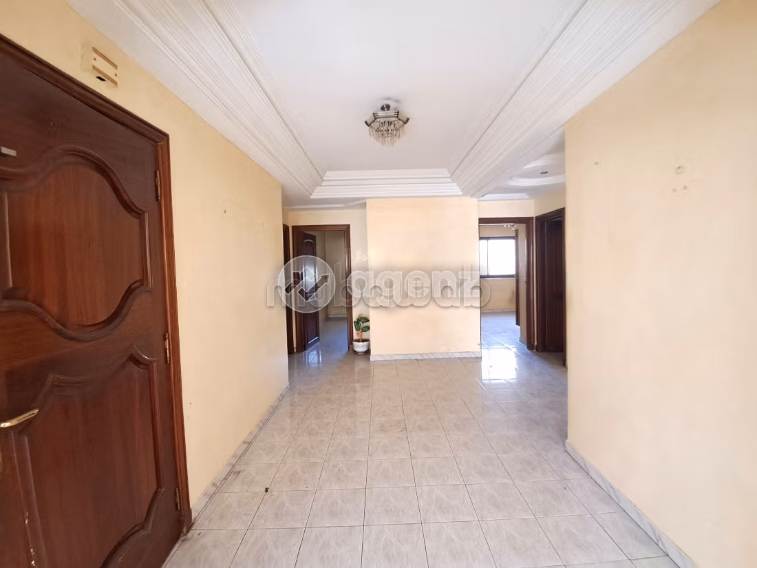 Appartamento da acquistare a Derb Ben Houmane. 3 belle camere da letto. Terrazzo e garage