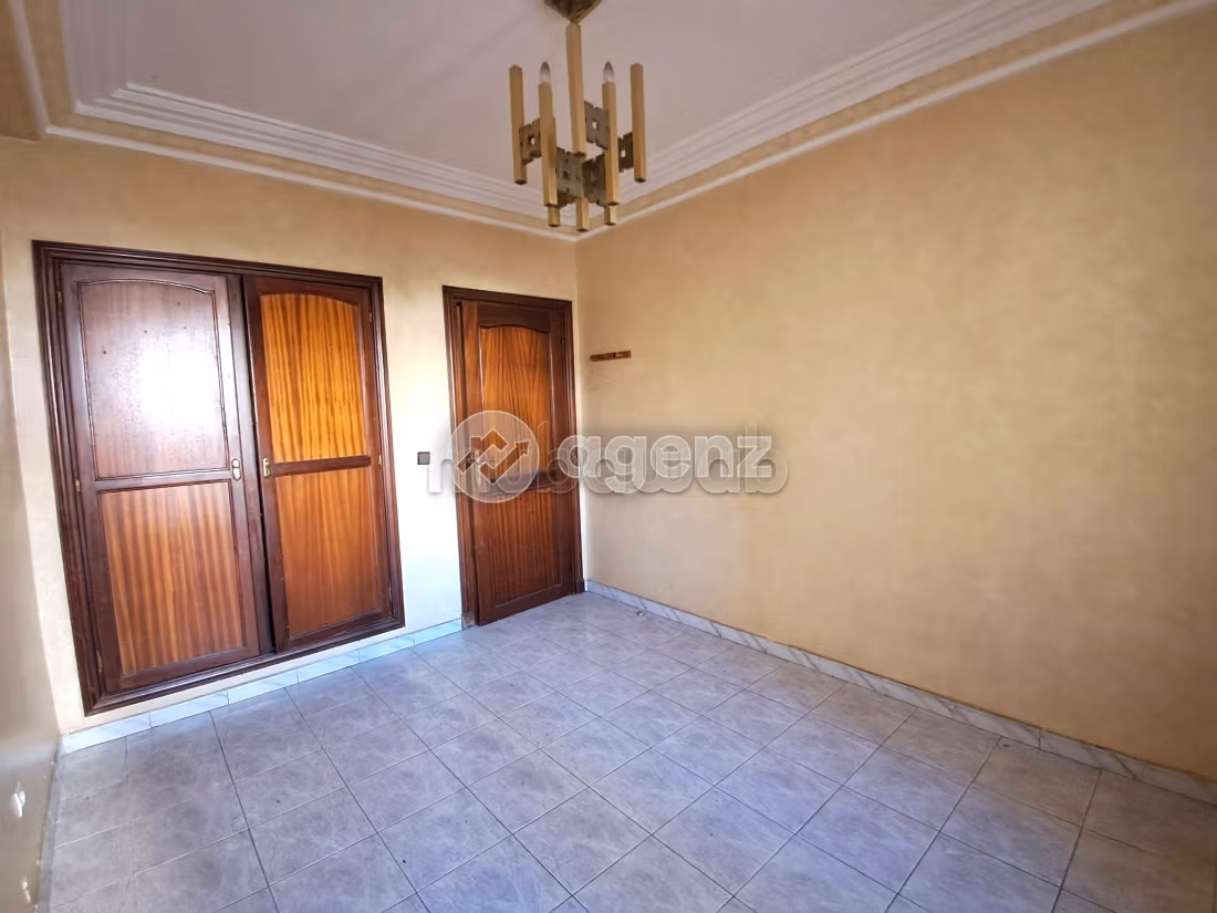 Appartamento da acquistare a Derb Ben Houmane. 3 belle camere da letto. Terrazzo e garage