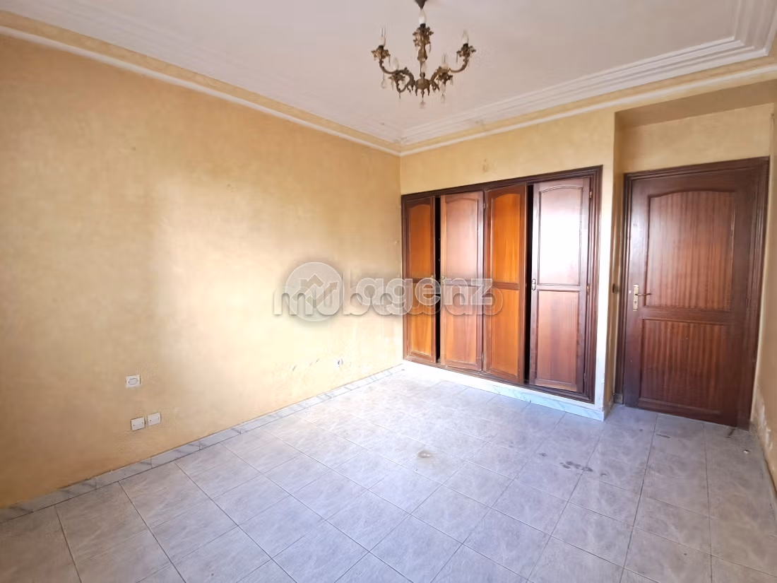 Appartamento da acquistare a Derb Ben Houmane. 3 belle camere da letto. Terrazzo e garage