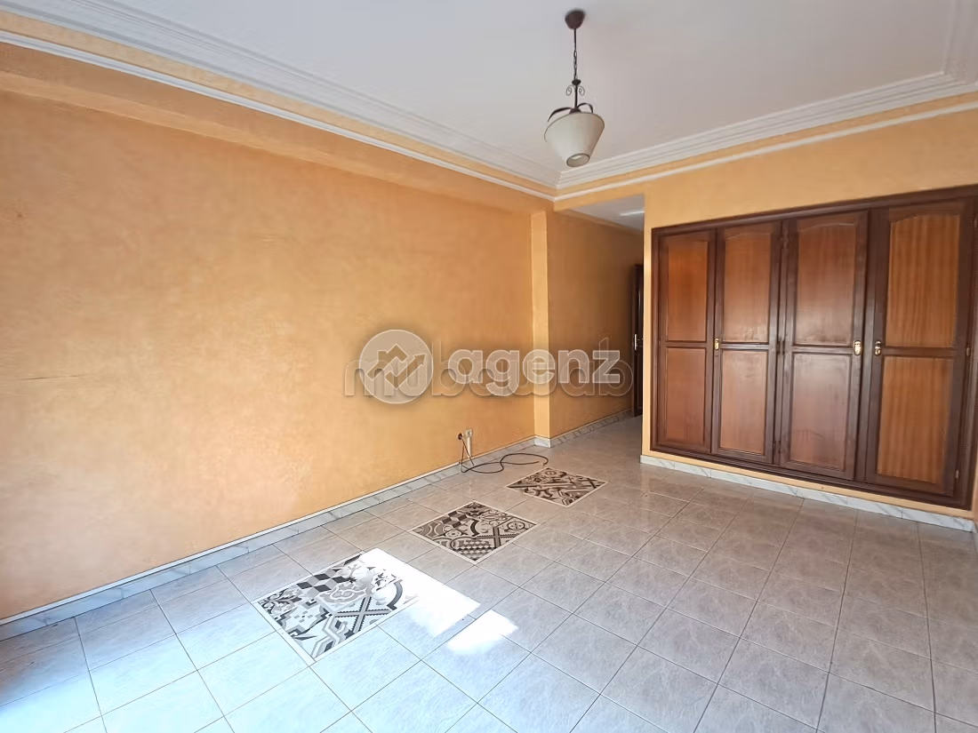 Appartamento da acquistare a Derb Ben Houmane. 3 belle camere da letto. Terrazzo e garage